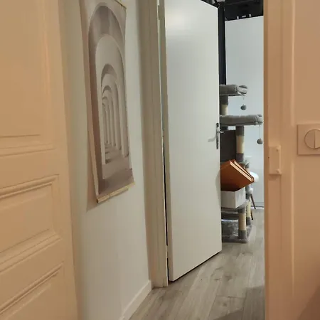 New Charming Comfortable In 10-near Metro Apartamento