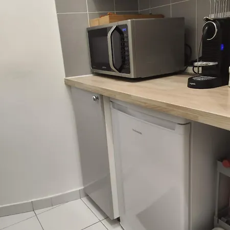 New Charming Comfortable In 10-near Metro Paris