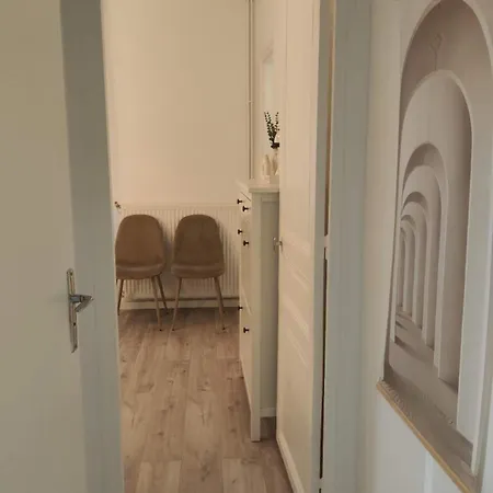 New Charming Comfortable In 10-near Metro דירה