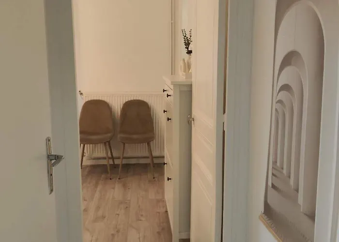 New Charming Comfortable In 10-near Metro Lejlighed